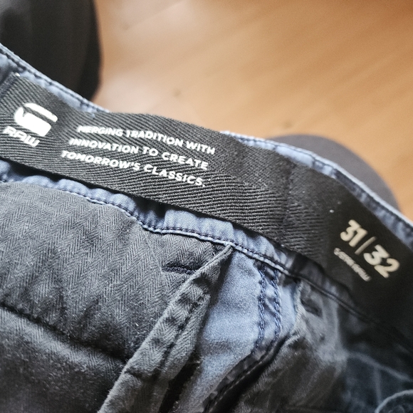 G Raw men's classic khaki multiple pockets pants. - Picture 3 of 8